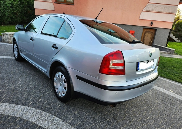 Skoda Octavia cena 21900 przebieg: 267000, rok produkcji 2012 z Poręba małe 106
